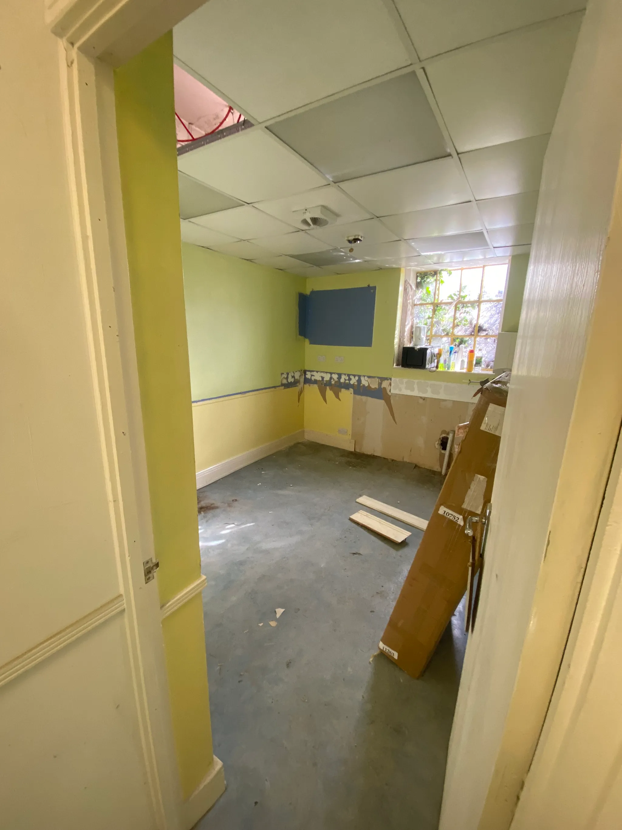 Couch Co Showroom 2 - Image 4