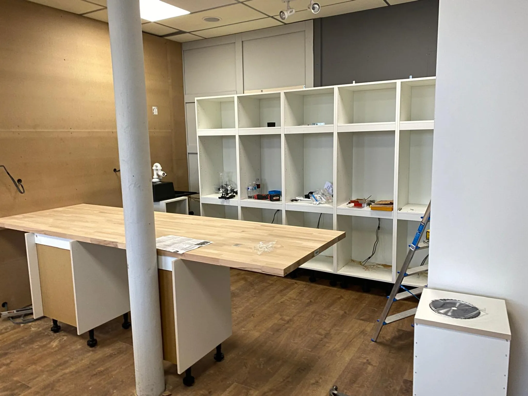 Kitchen Fabric Technicians Table - Image 3