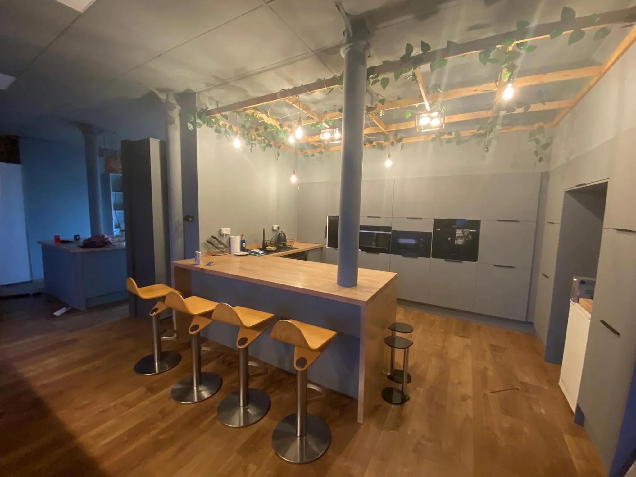 Kitchen Fabric Technicians Table - Image 18